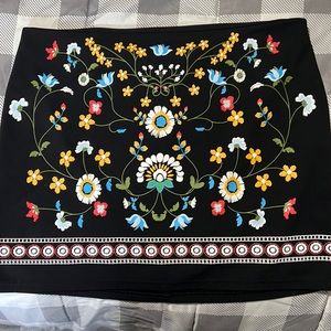 SHEIN 4XL (equal to 3XL BLACK MINI SKIRT 18 “ long with adorable colorful design